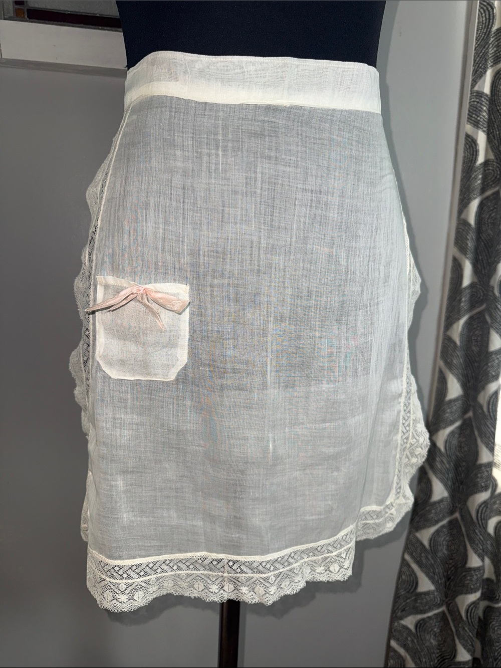 Vintage Edwardian Style White Apron with Lace Trim & Ribbon Detail - Picture 2 of 8